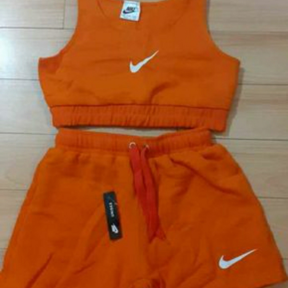 Female Nike Short sets - Picture 2 of 4